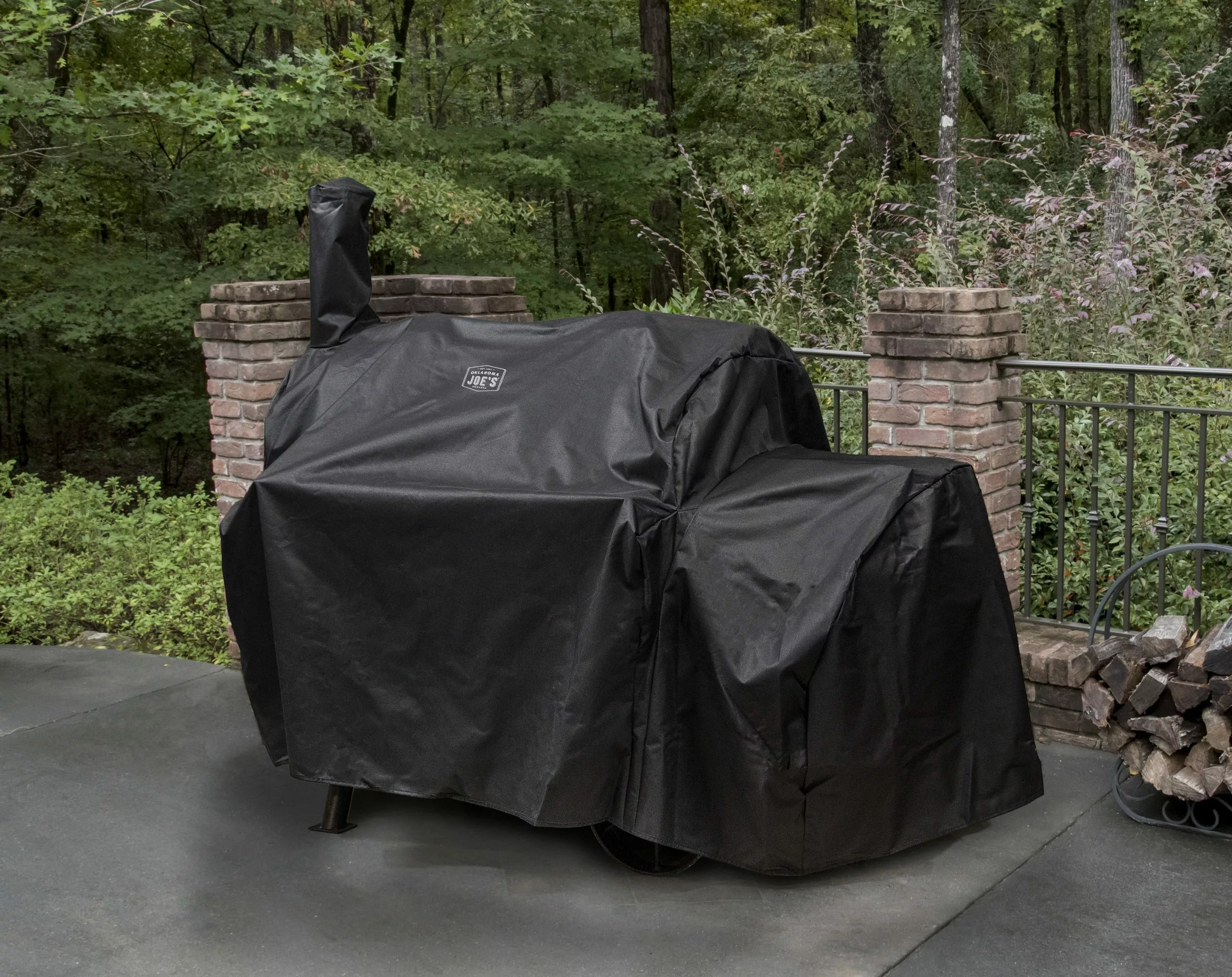 Oklahoma Joe's Grilling Tools & Accessories Highland 58.5-in W x 47.25-in H Black Horizontal Smoker Cover 2 Oklahoma Joe's Grilling Tools & Accessories Highland 58.5-in W x 47.25-in H Black Horizontal Smoker Cover - Image 2