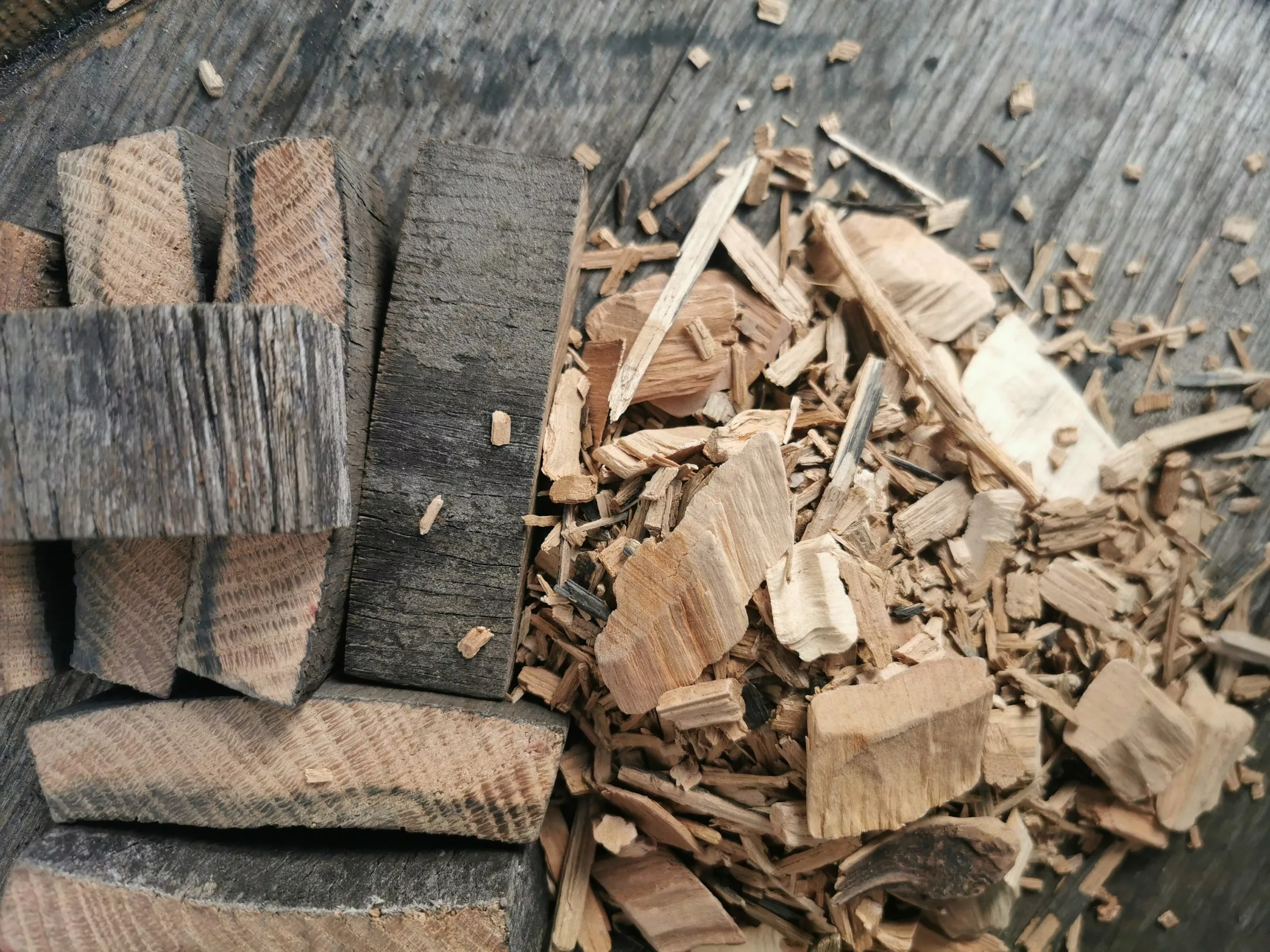 MacLean's Grilling Fuels Liquor 175 Cubic Inch(Es) Wood Chips 3 MacLean's Grilling Fuels Liquor 175 Cubic Inch(Es) Wood Chips - Image 3